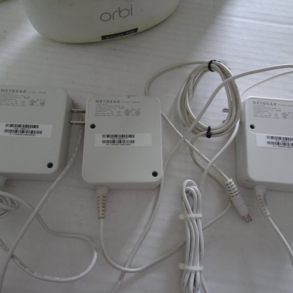 Orbi Netgear RBR50 Router and RBS50 Satellite x 2 Mesh WiFi - with power cords - Picture 4 of 14